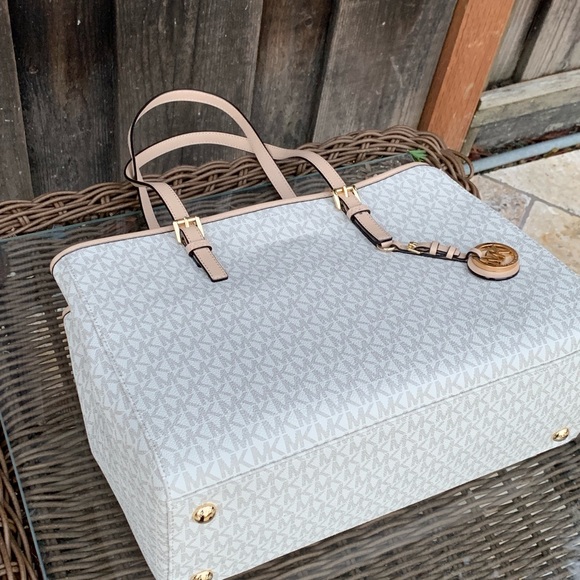 NWT Michael Kors Signature Large EW Tote Handbag - Picture 5 of 7